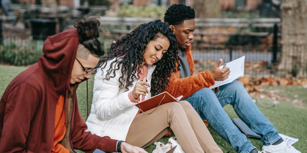 Introduce university community for social media marketing