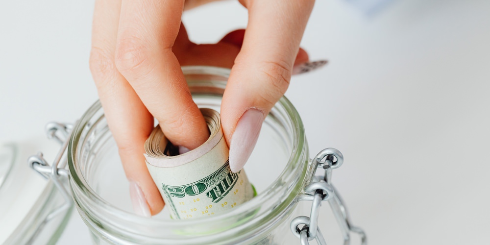 What are the benefits of a donor advised fund?