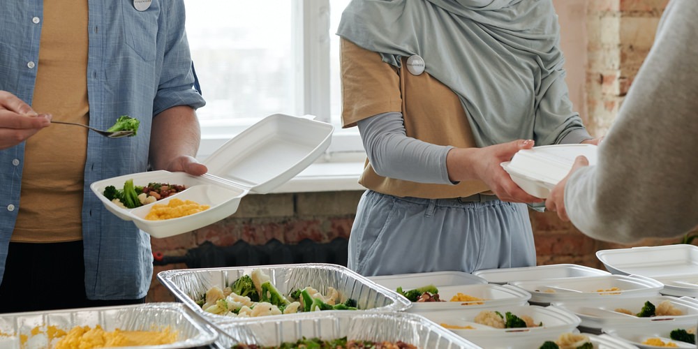 Community service ideas - Volunteer at a homeless shelter