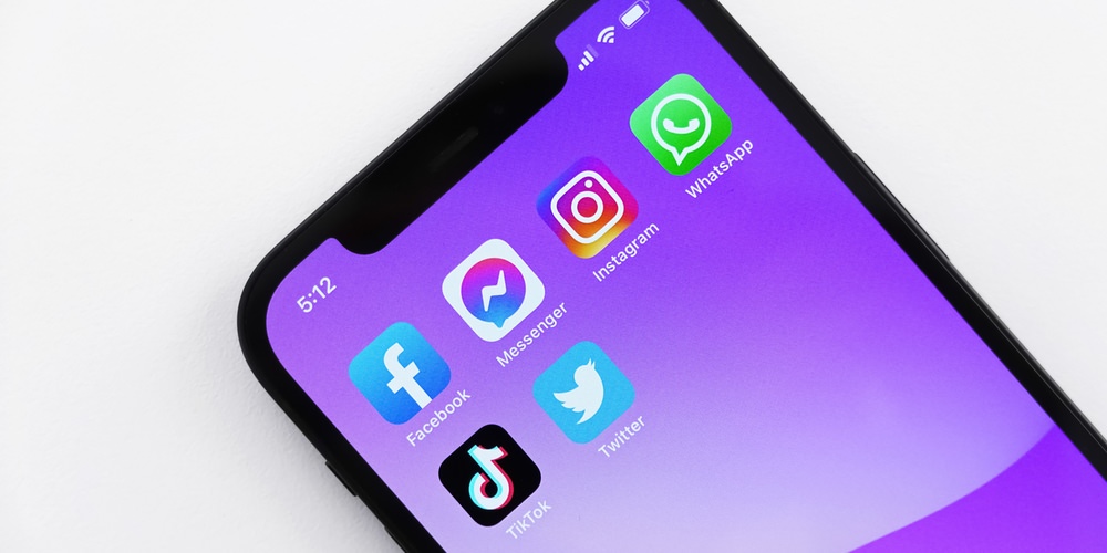 How to build an email list by using social media